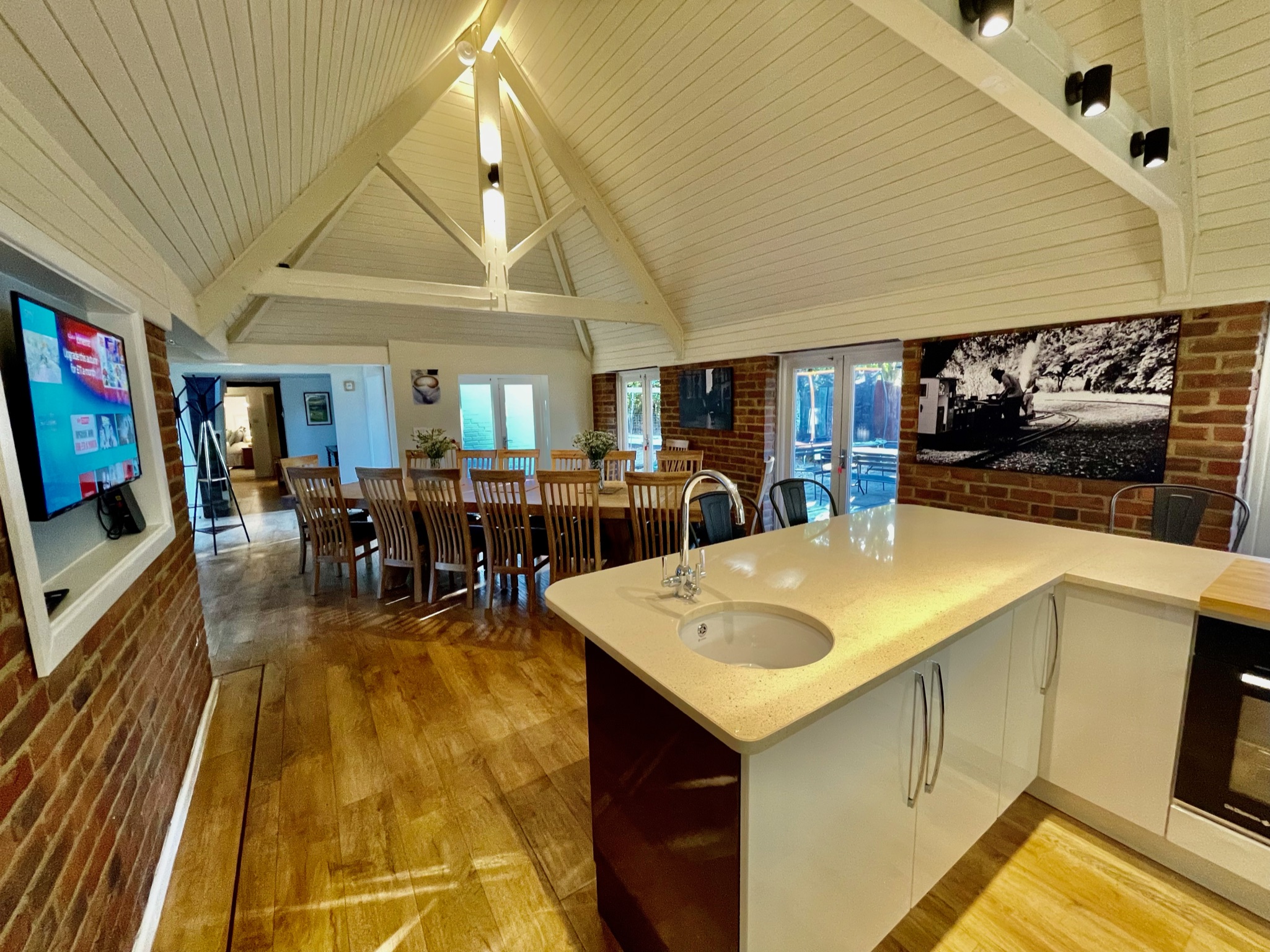 Galtons Cottage kitchen and dining area.JPG